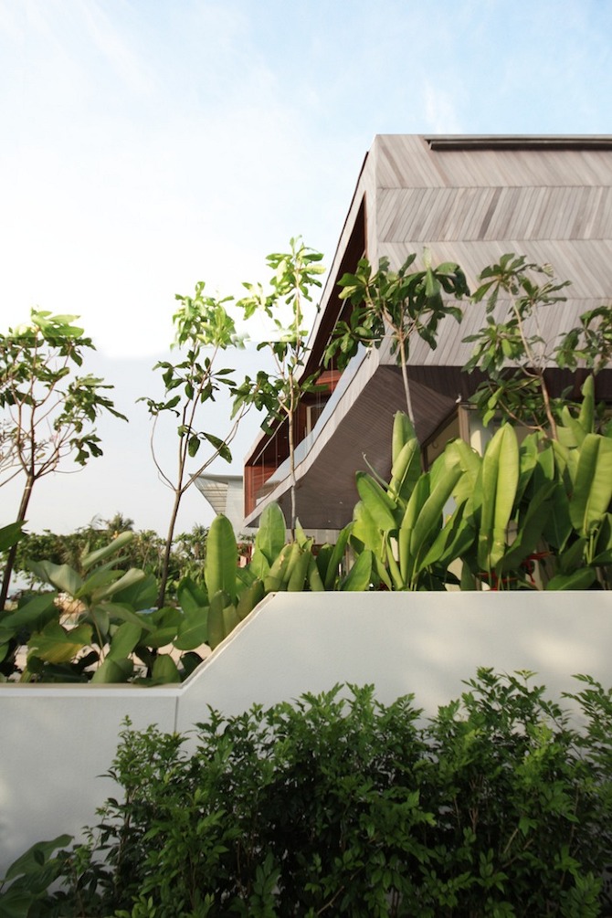 Stereoscopic House by Pencil Office in thisispaper.com 0700%20Thermal%20Shading%20Ipe%20Exterior%203 Stereoscopic House by Pencil Office in thisispaper.com